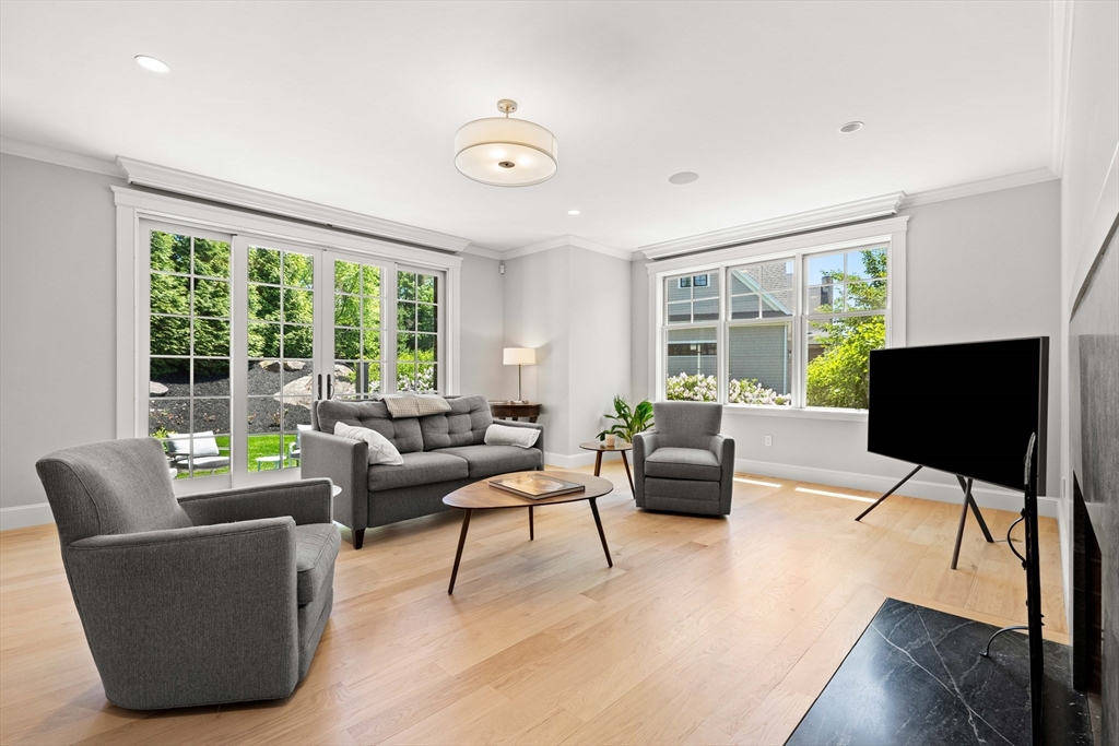 45 Whitehall Cir