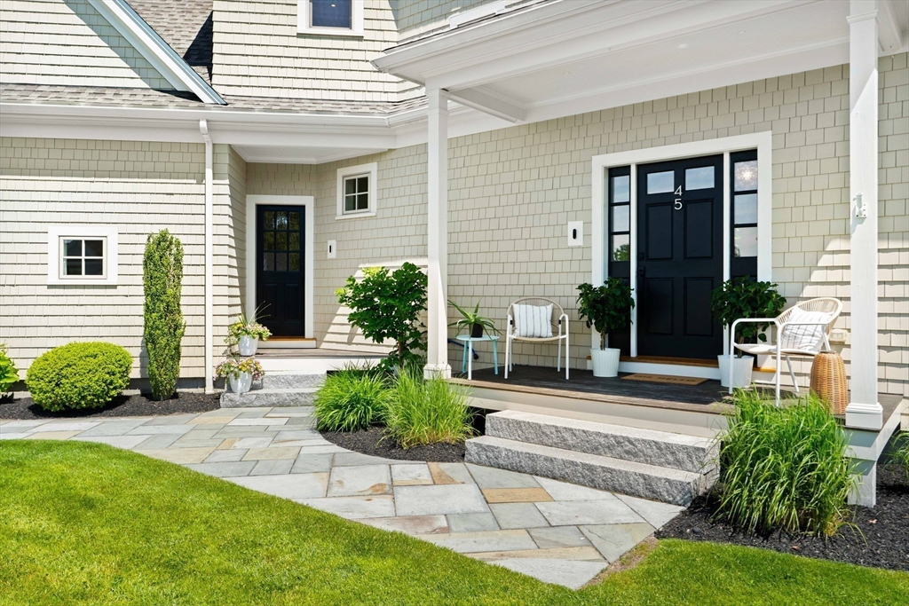 45 Whitehall Cir