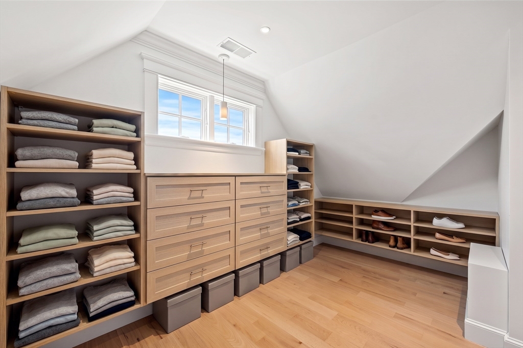 45 Whitehall Cir