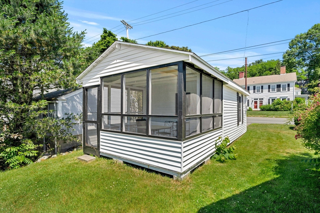 425 Main St