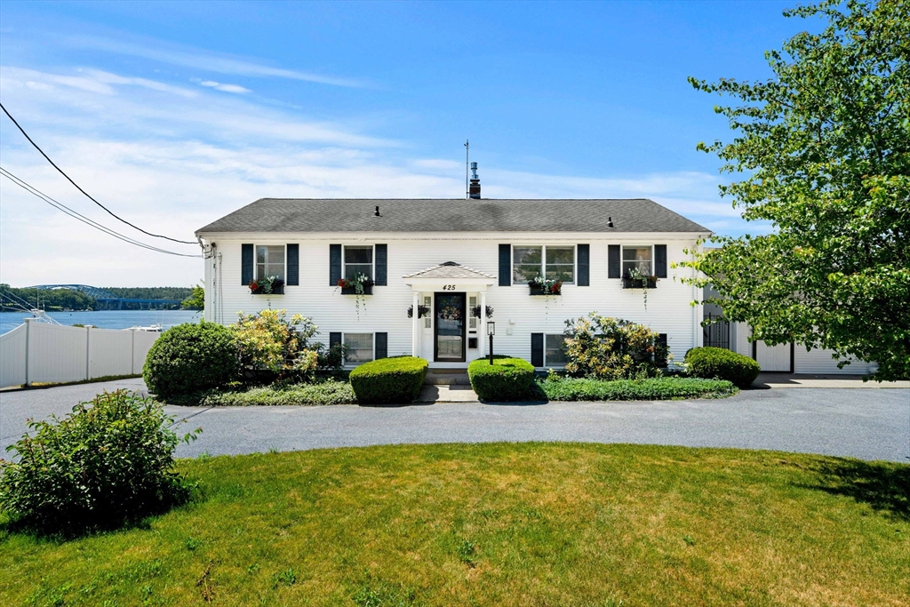 425 Main St