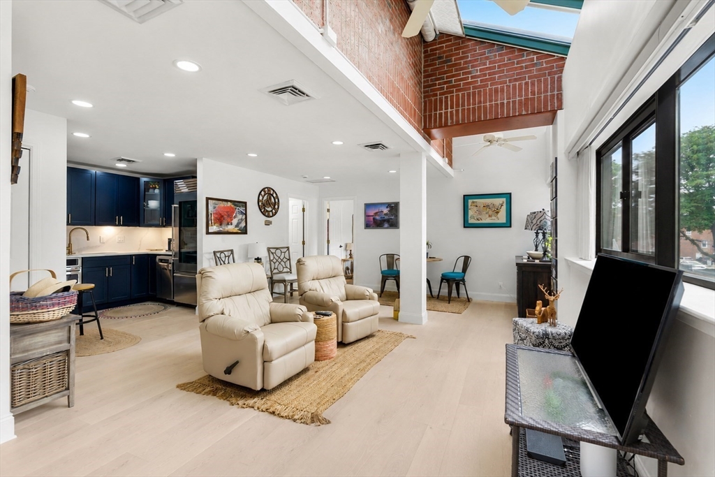 58 Merrimac St # 5 Unit: 2-5