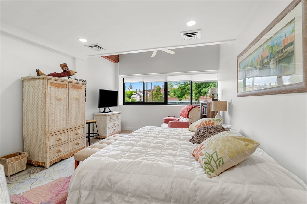 58 Merrimac St # 5 Unit: 2-5