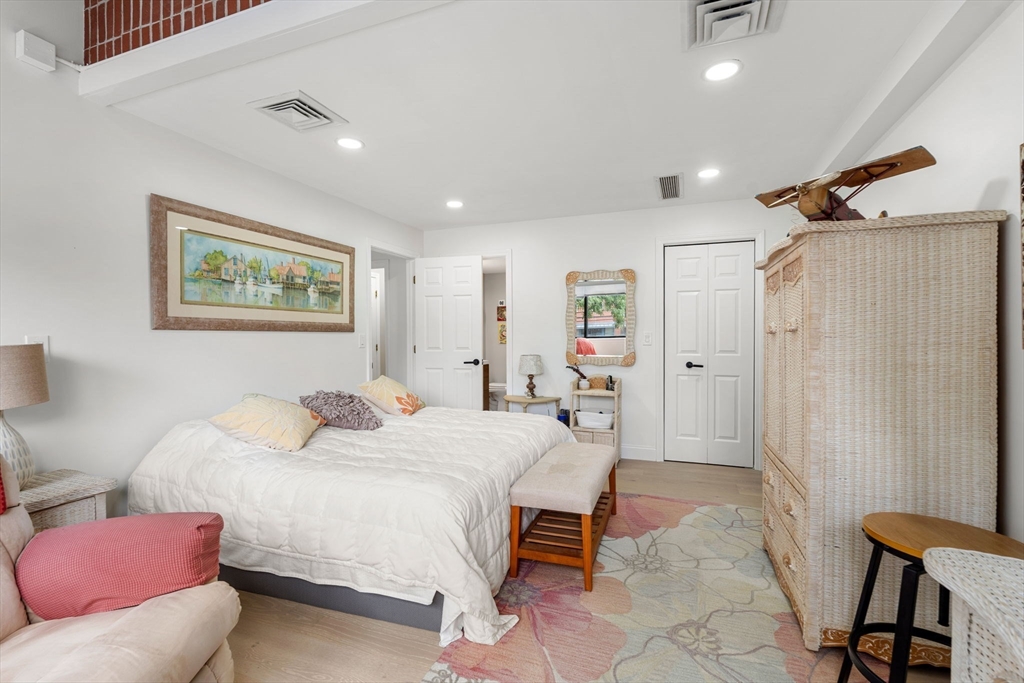 58 Merrimac St # 5 Unit: 2-5