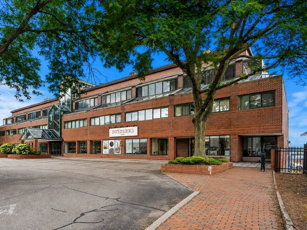 58 Merrimac St # 5 Unit: 2-5