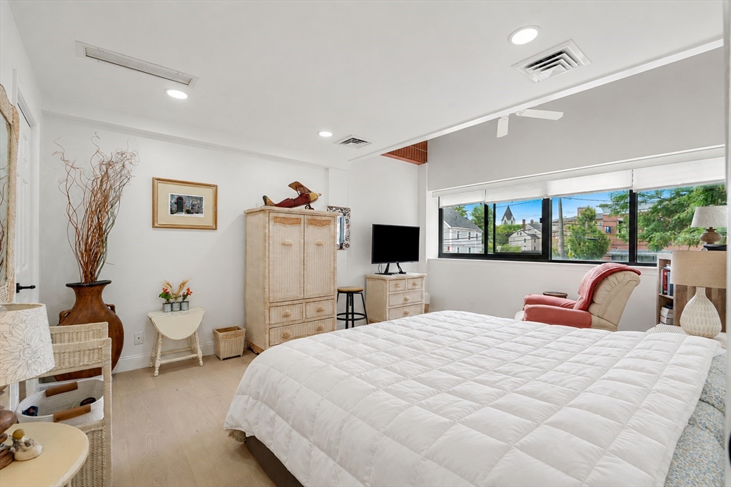 58 Merrimac St # 5 Unit: 2-5