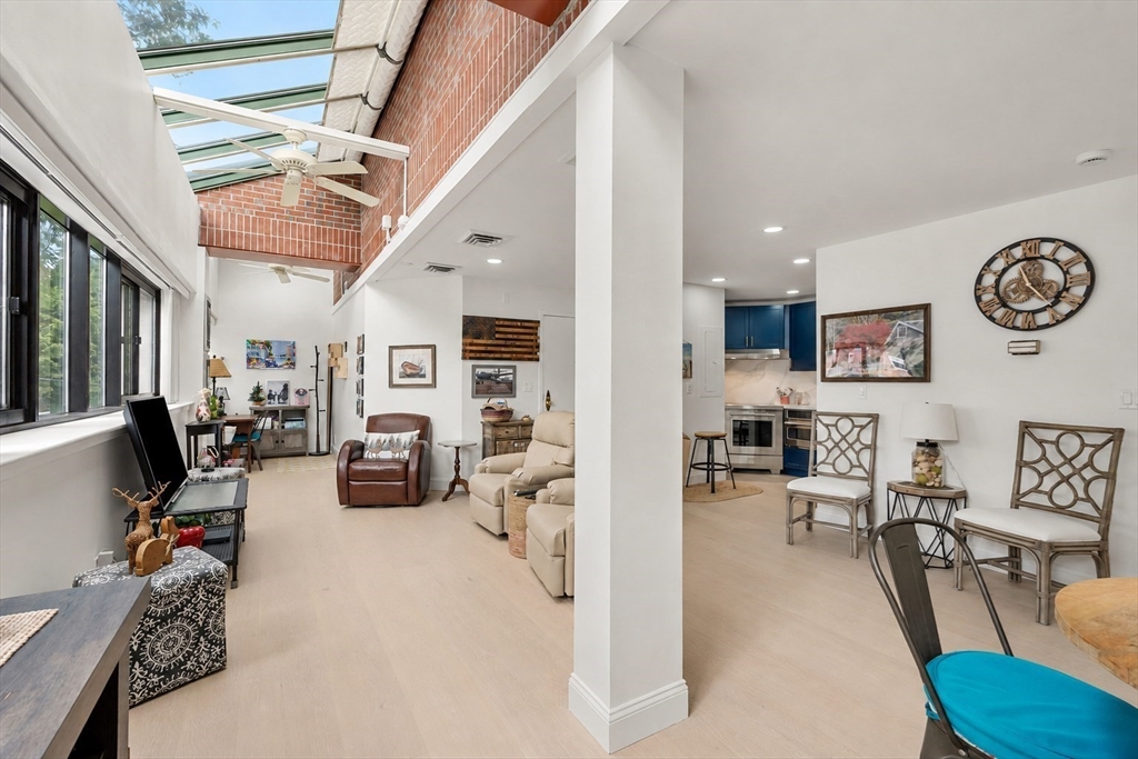 58 Merrimac St # 5 Unit: 2-5