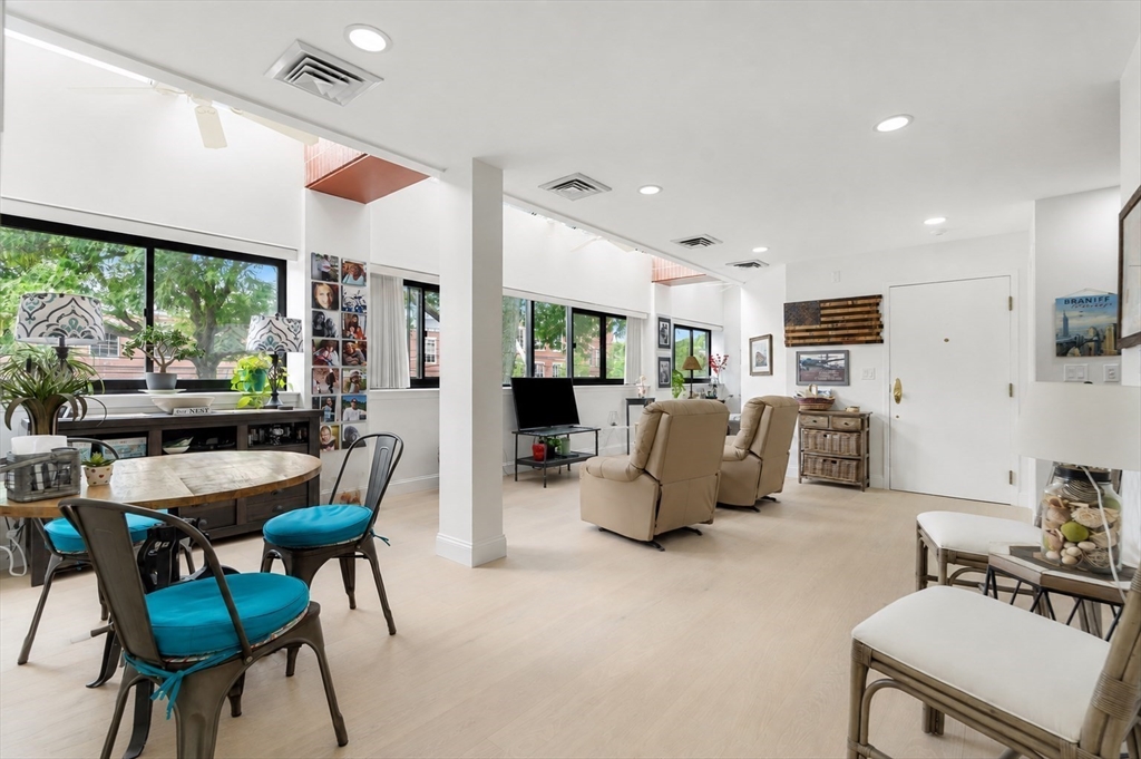 58 Merrimac St # 5 Unit: 2-5