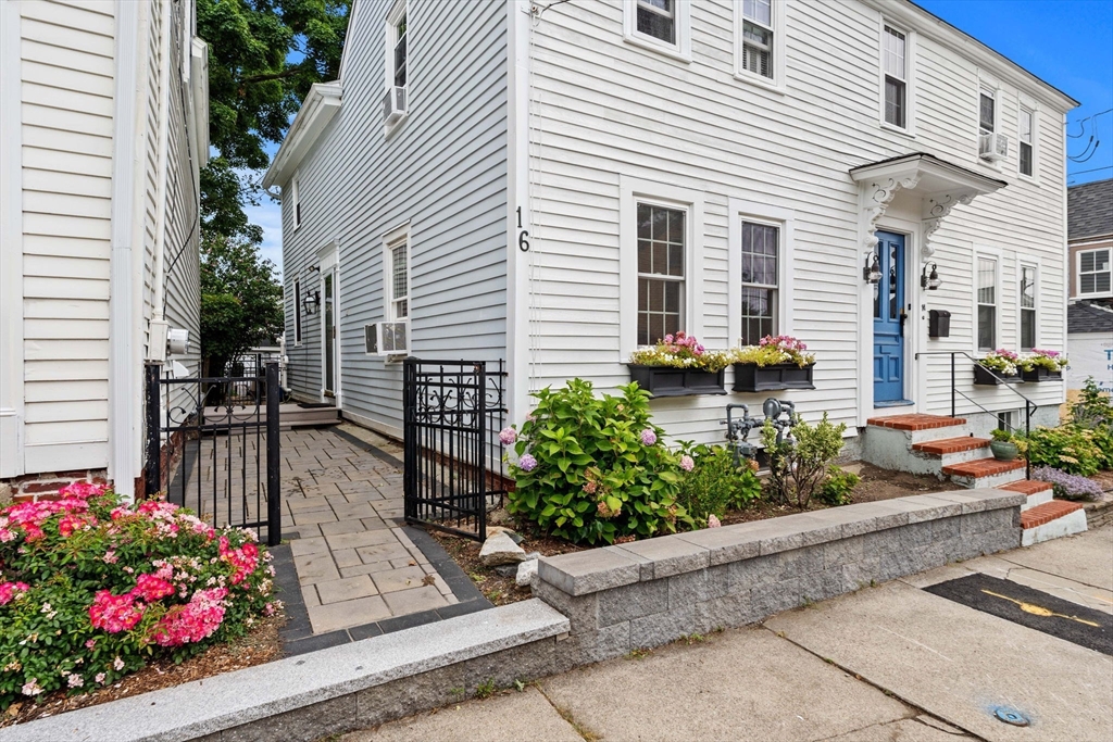 16 Warren St # 16