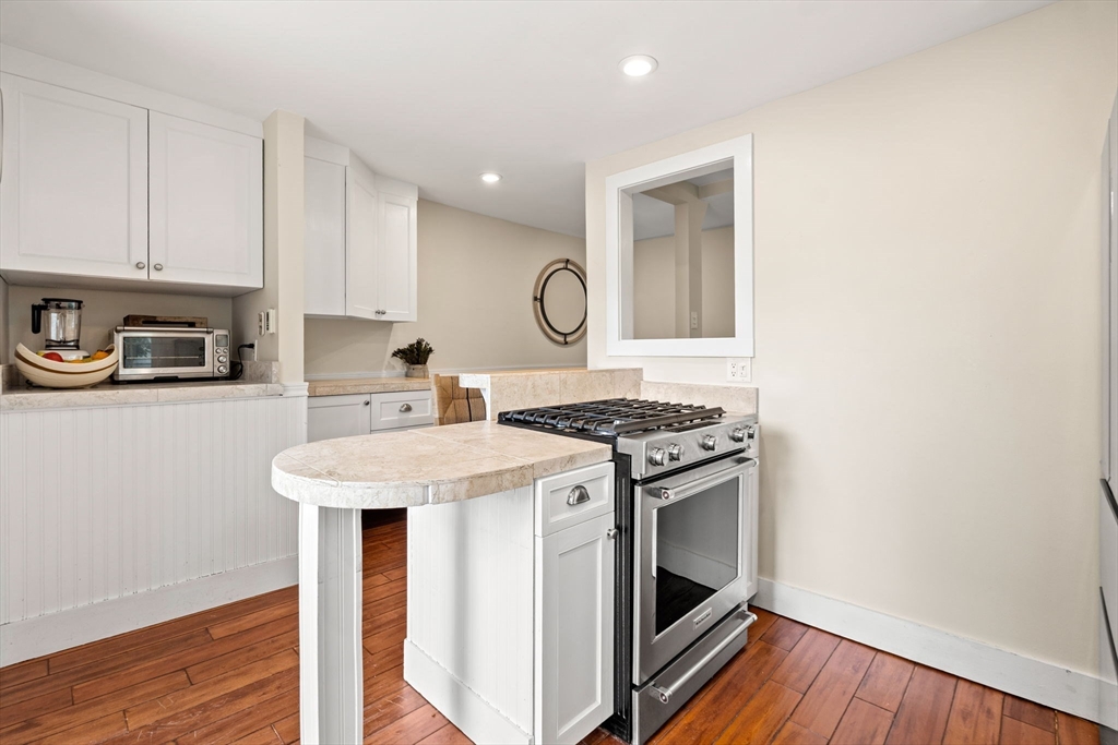 16 Warren St # 16