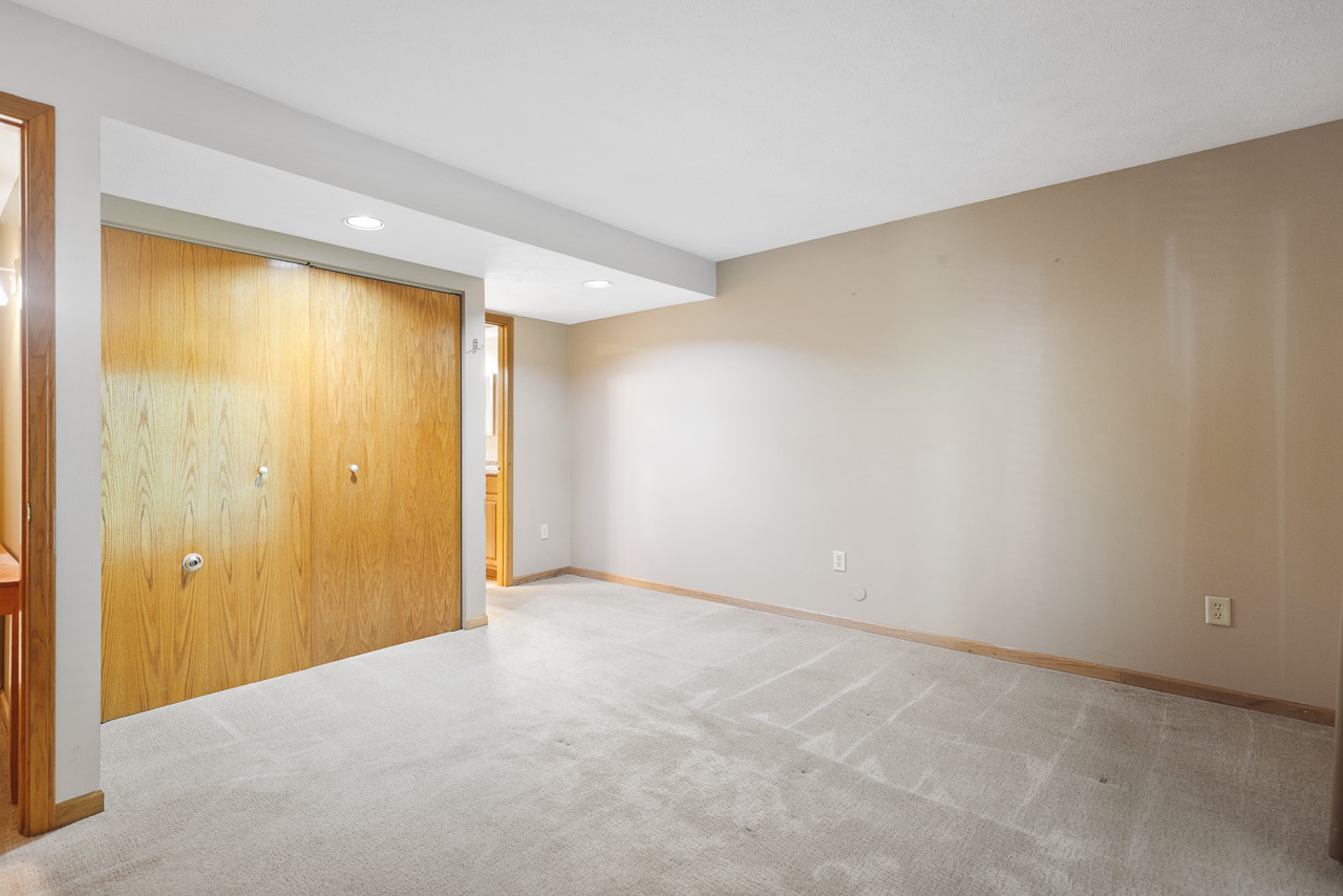 401 Eyre Lane