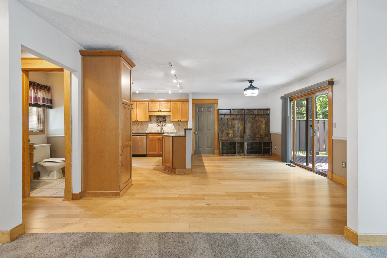 401 Eyre Lane