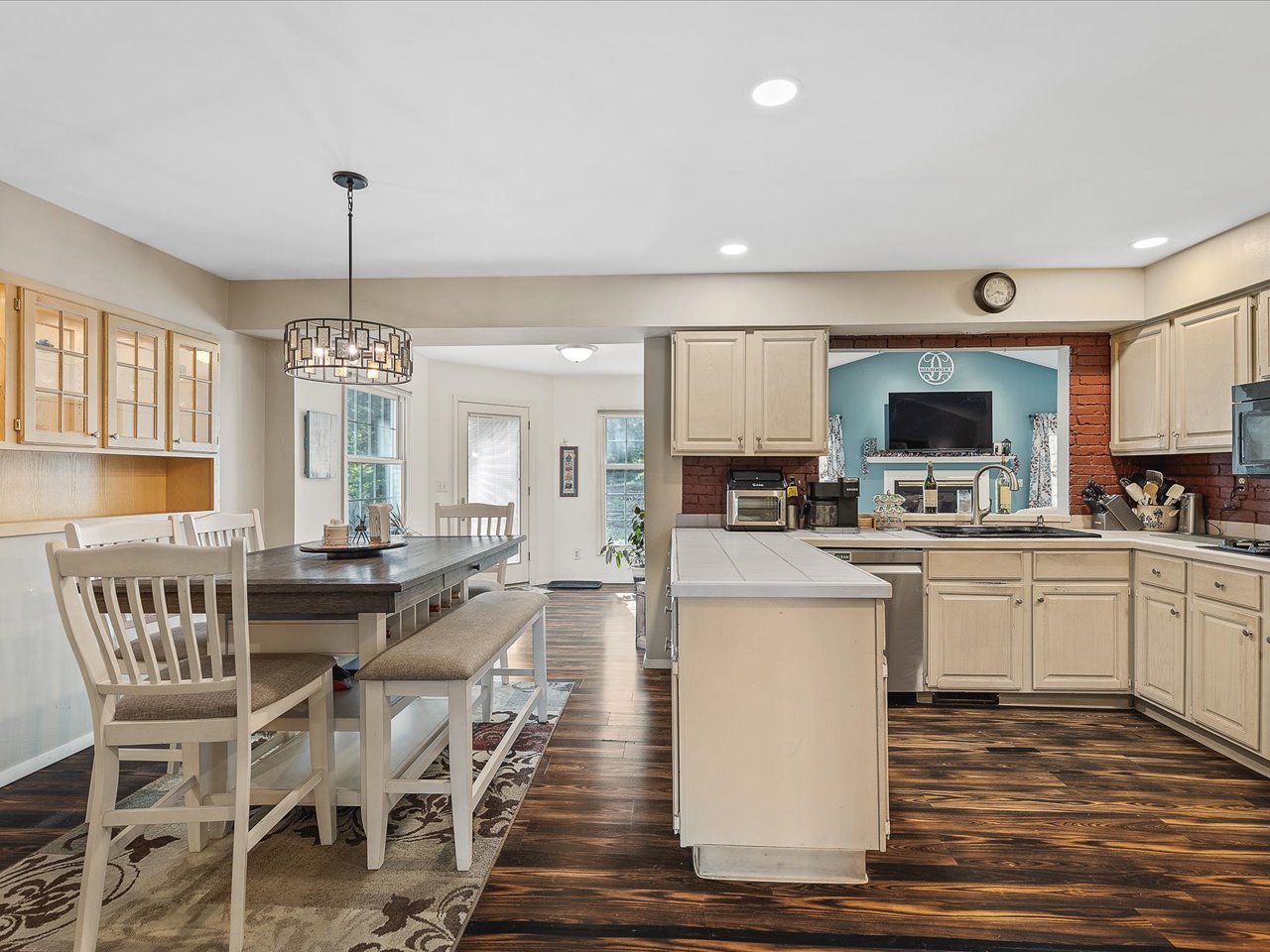 484 Williamsburg Way