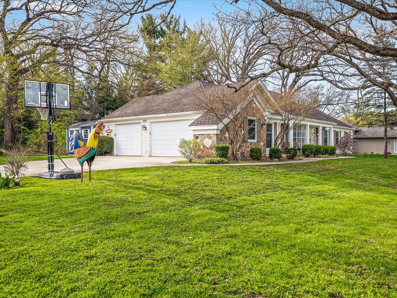484 Williamsburg Way