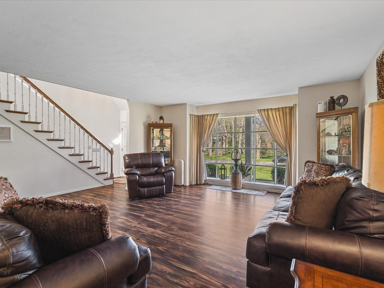 484 Williamsburg Way