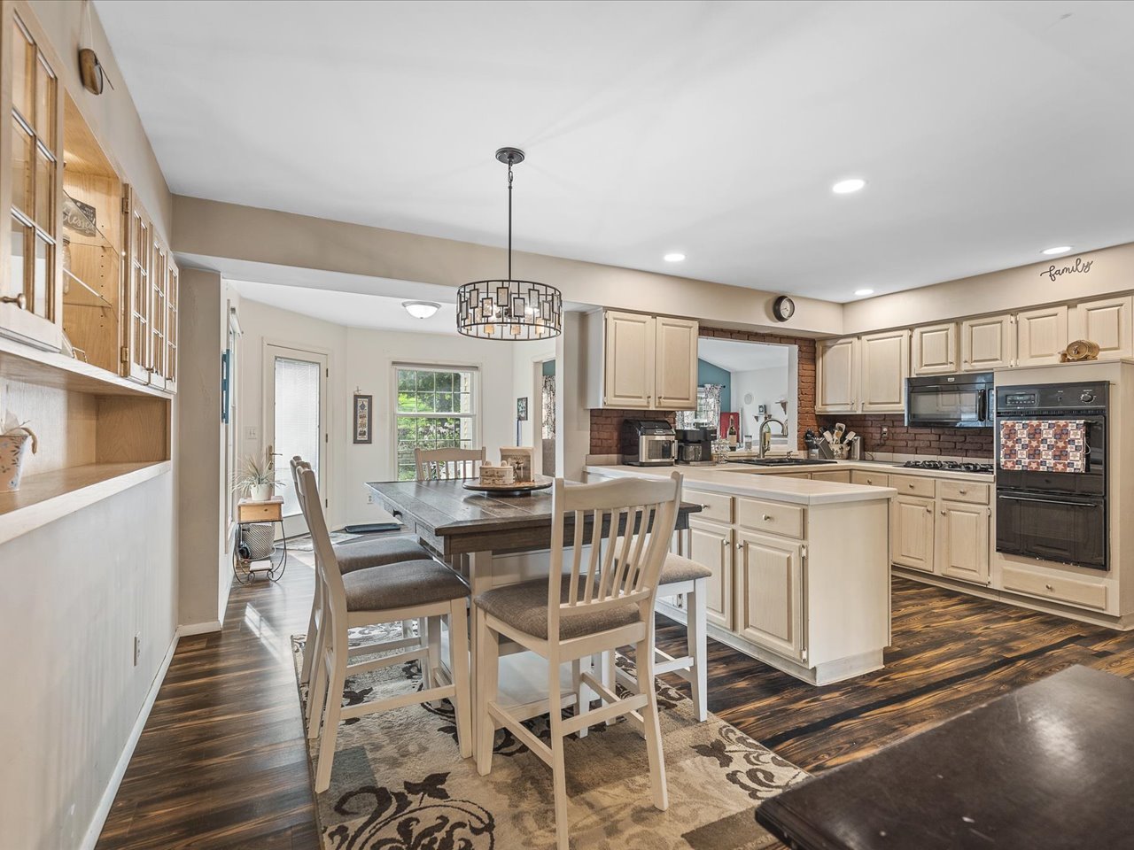484 Williamsburg Way