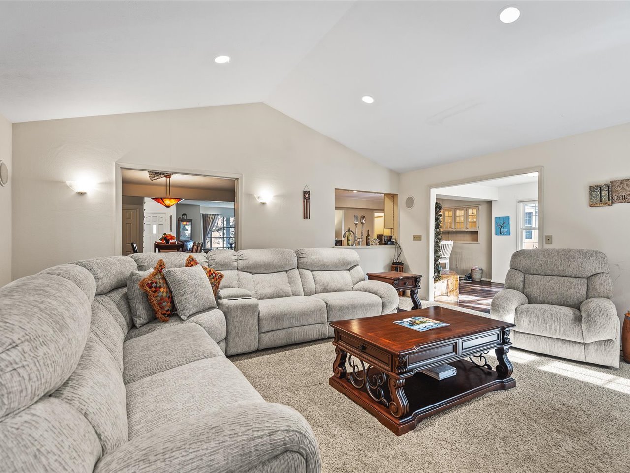 484 Williamsburg Way