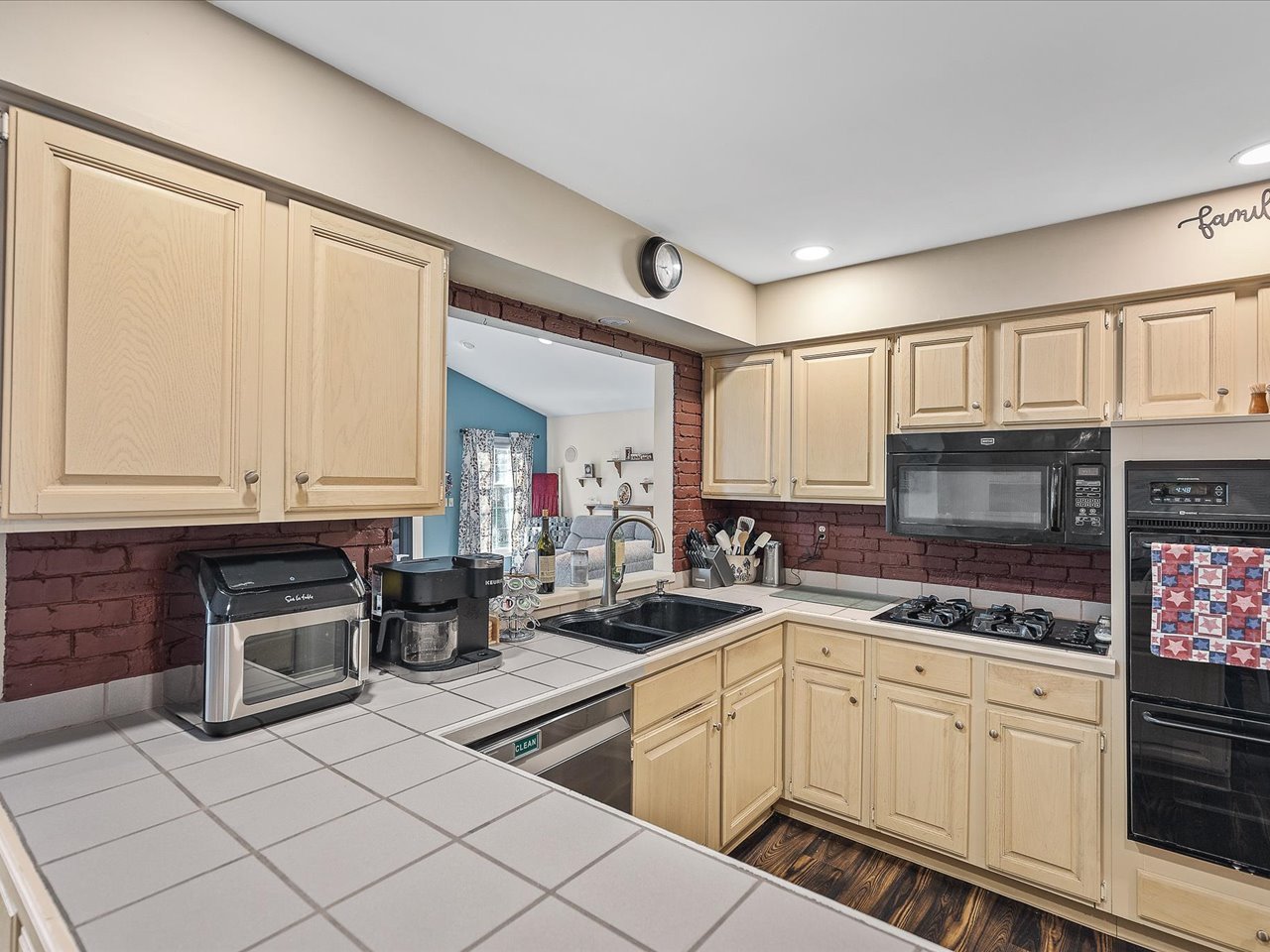 484 Williamsburg Way