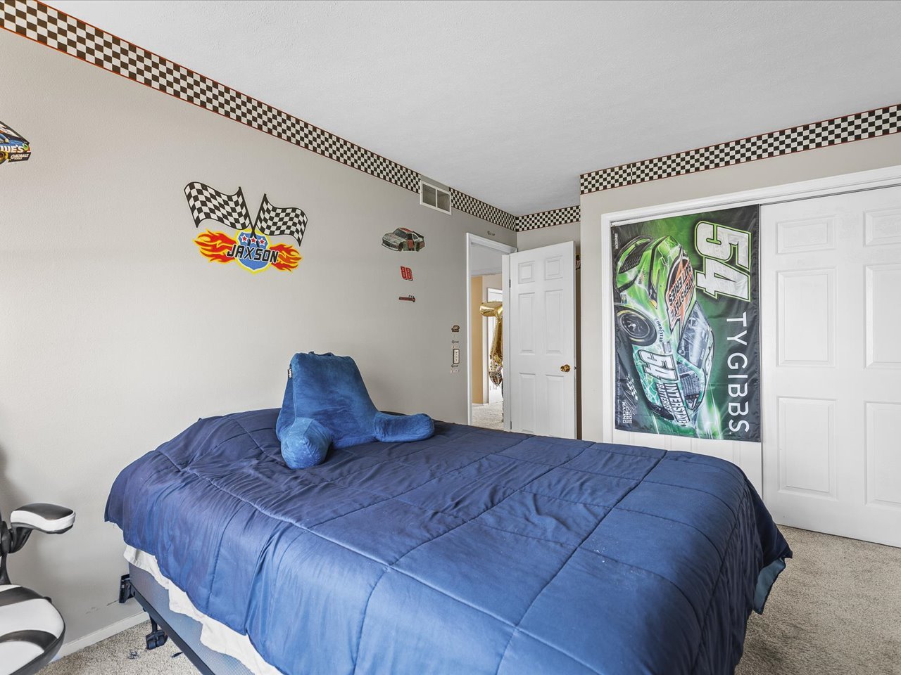 484 Williamsburg Way