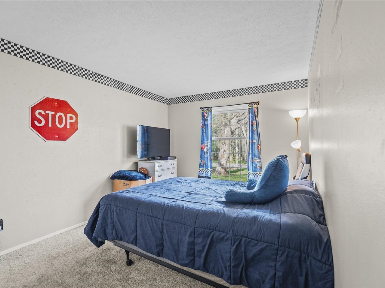 484 Williamsburg Way