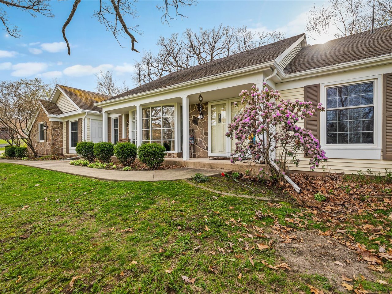 484 Williamsburg Way