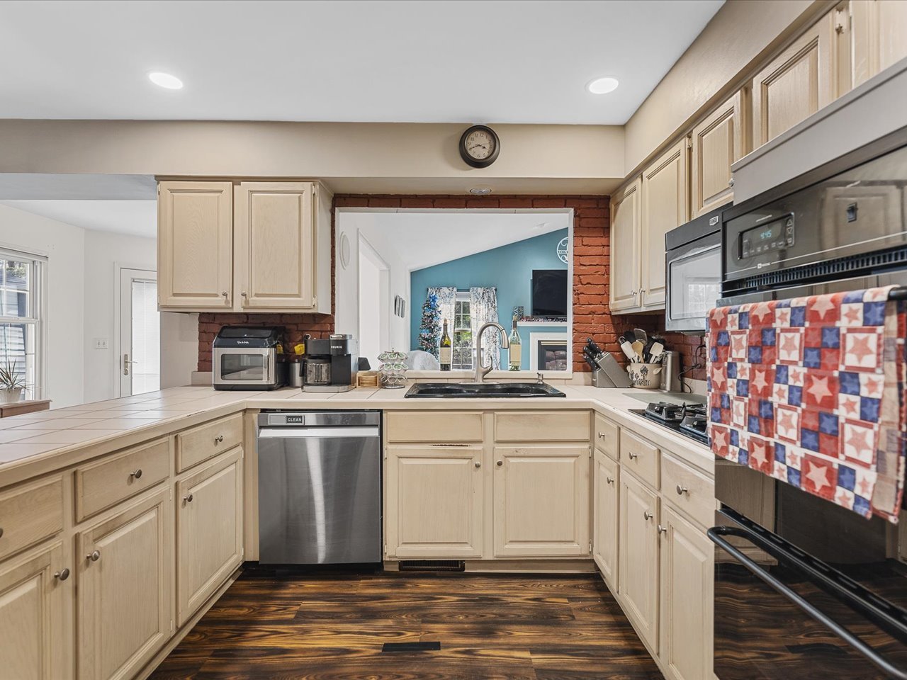 484 Williamsburg Way