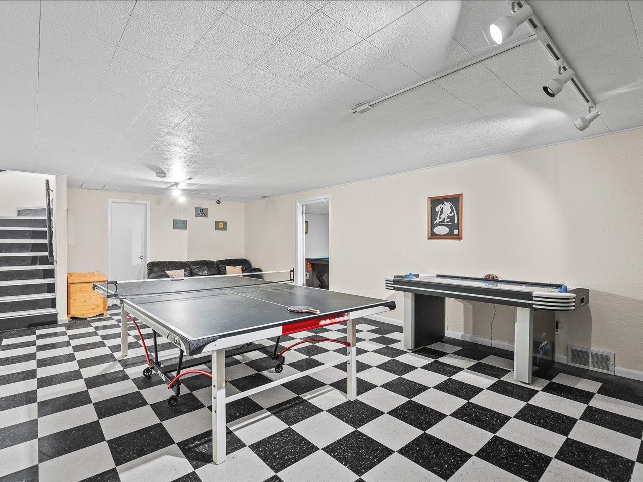 484 Williamsburg Way