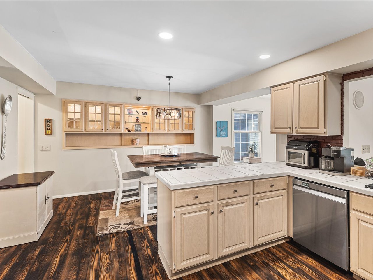 484 Williamsburg Way