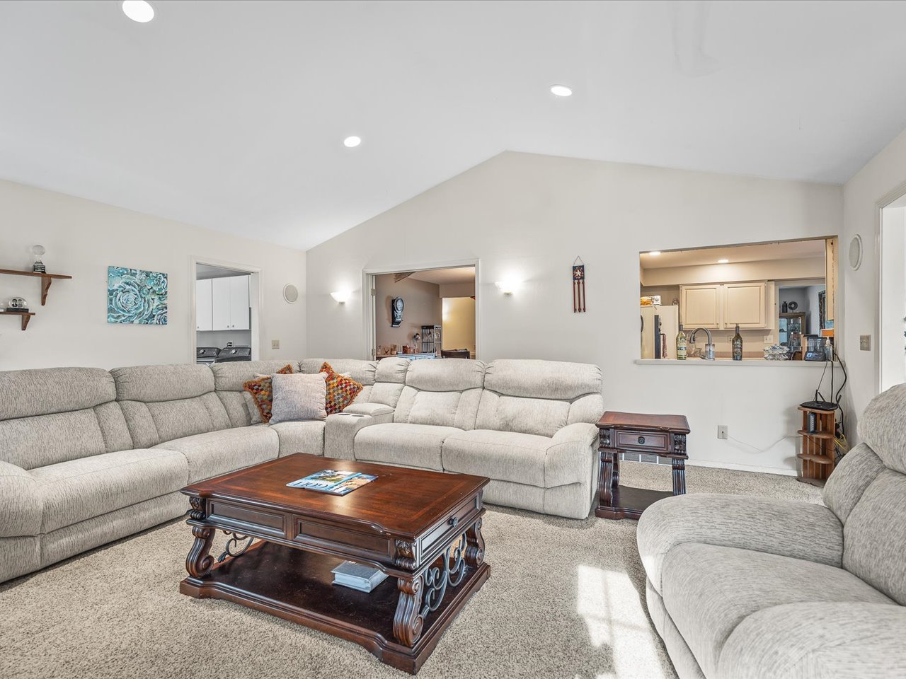 484 Williamsburg Way
