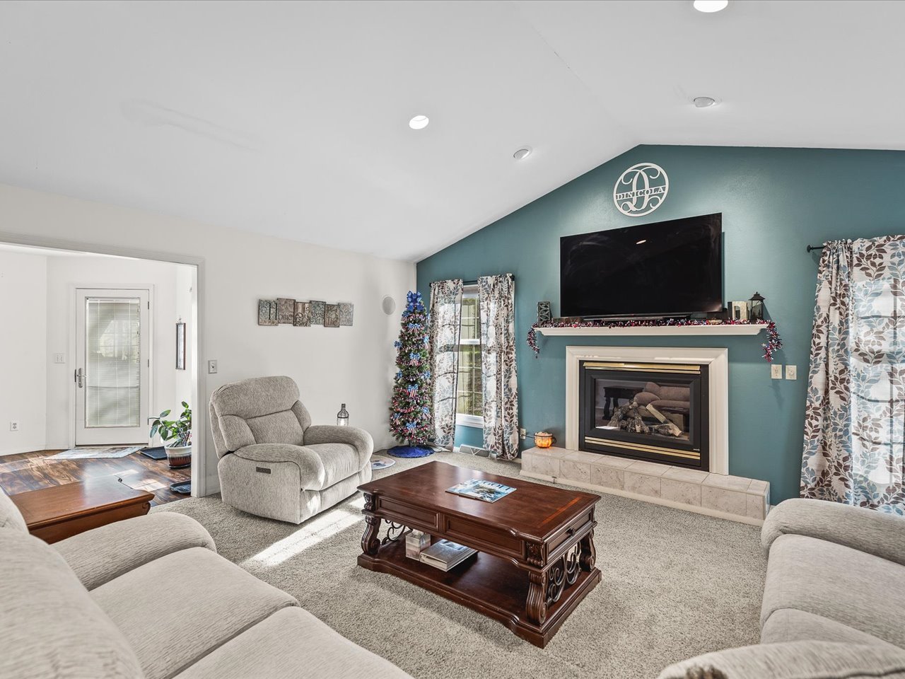 484 Williamsburg Way