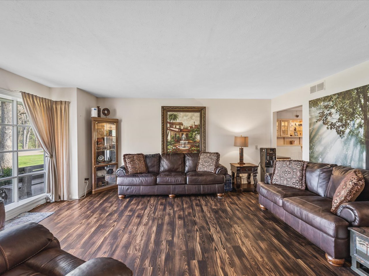 484 Williamsburg Way