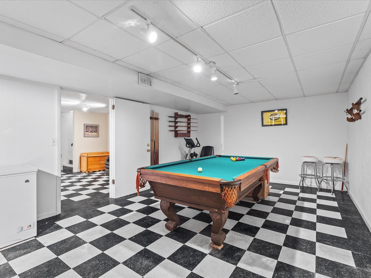 484 Williamsburg Way