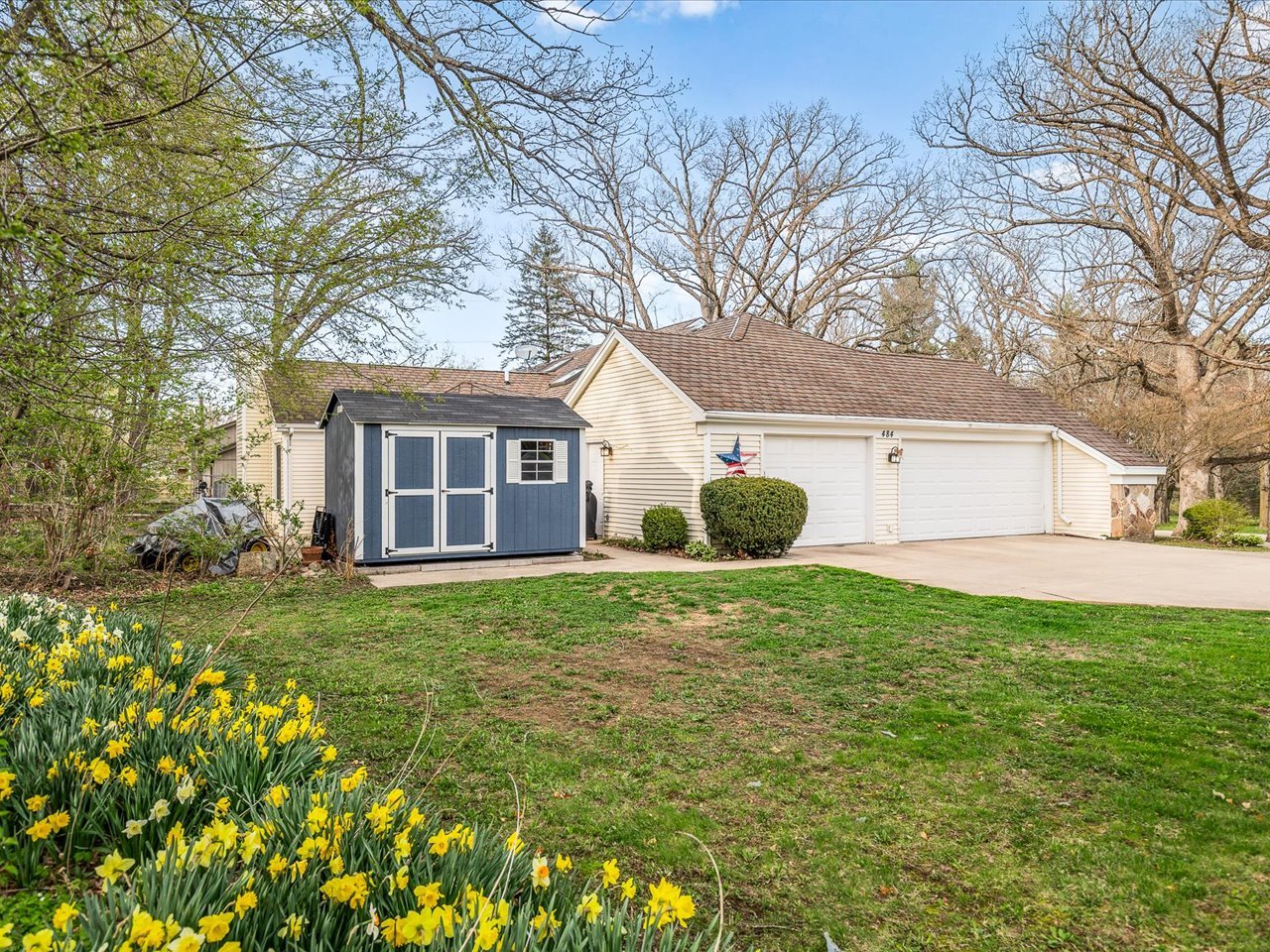 484 Williamsburg Way
