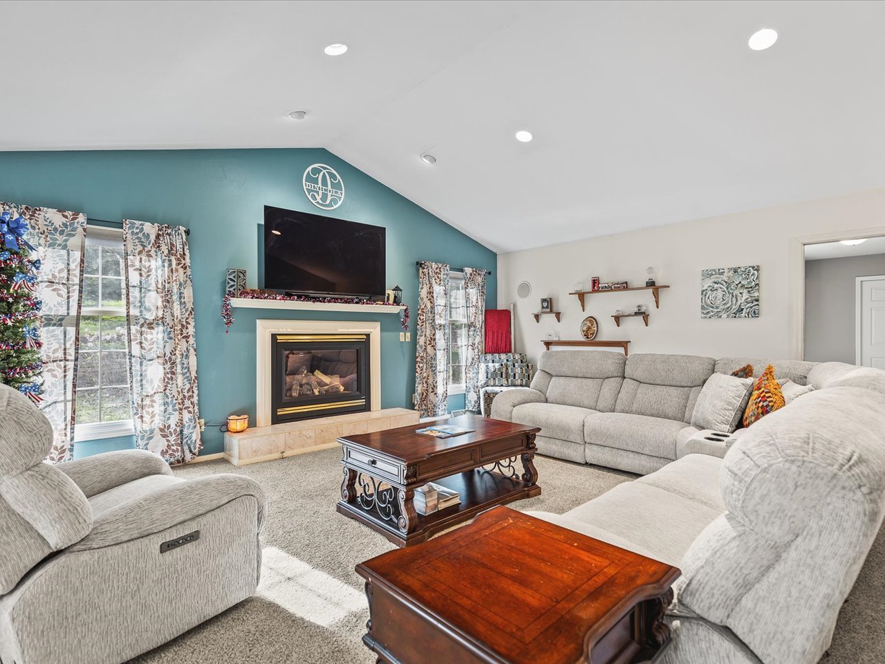 484 Williamsburg Way