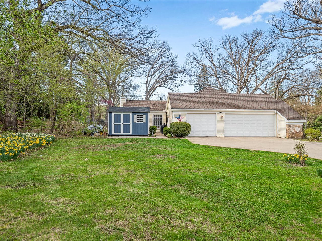 484 Williamsburg Way