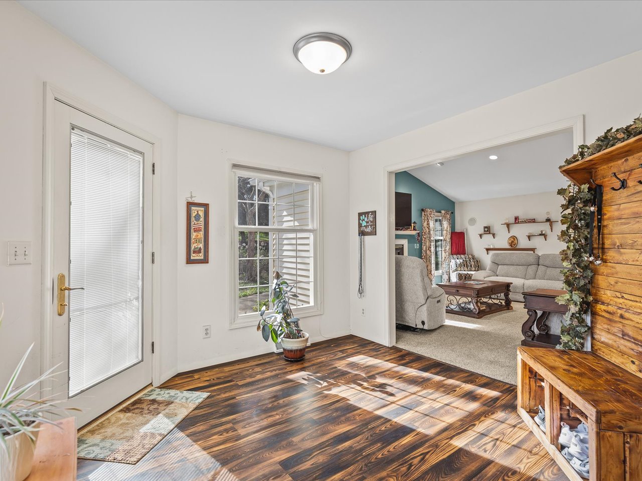 484 Williamsburg Way