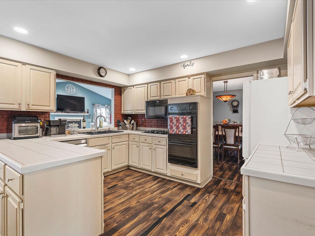 484 Williamsburg Way