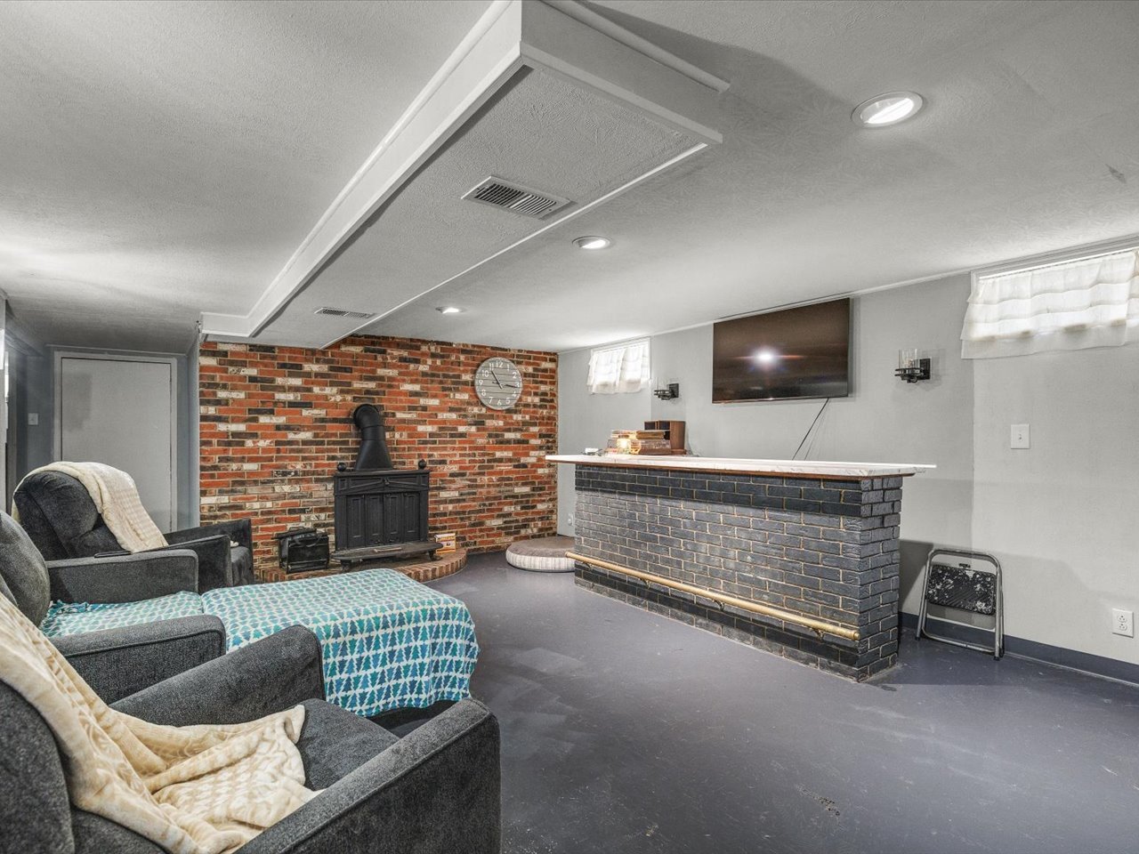 1712 Midway Drive