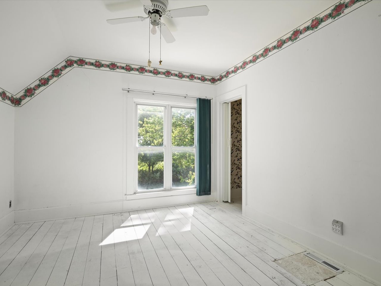 1112 W Saint James Road