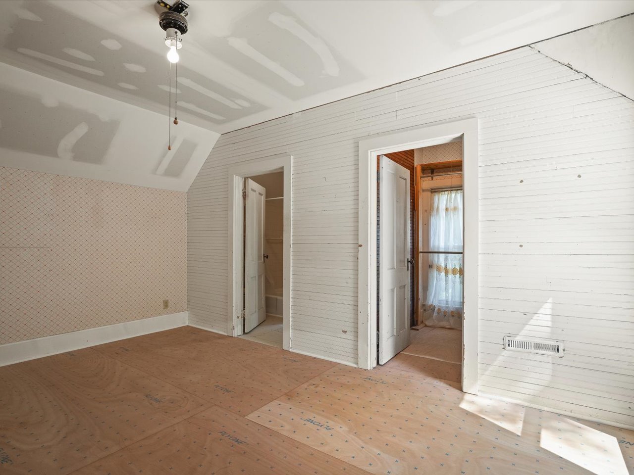 1112 W Saint James Road