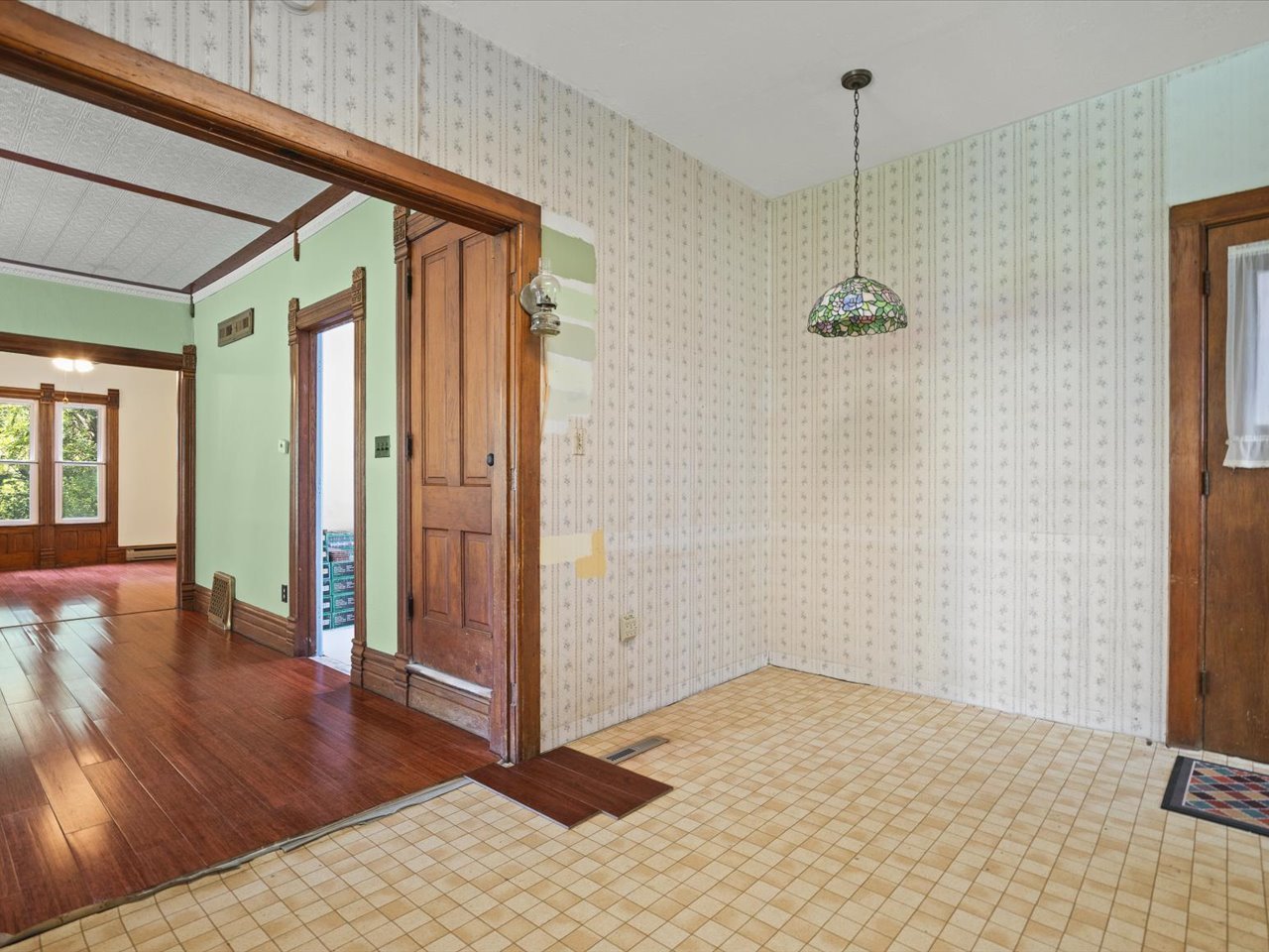 1112 W Saint James Road
