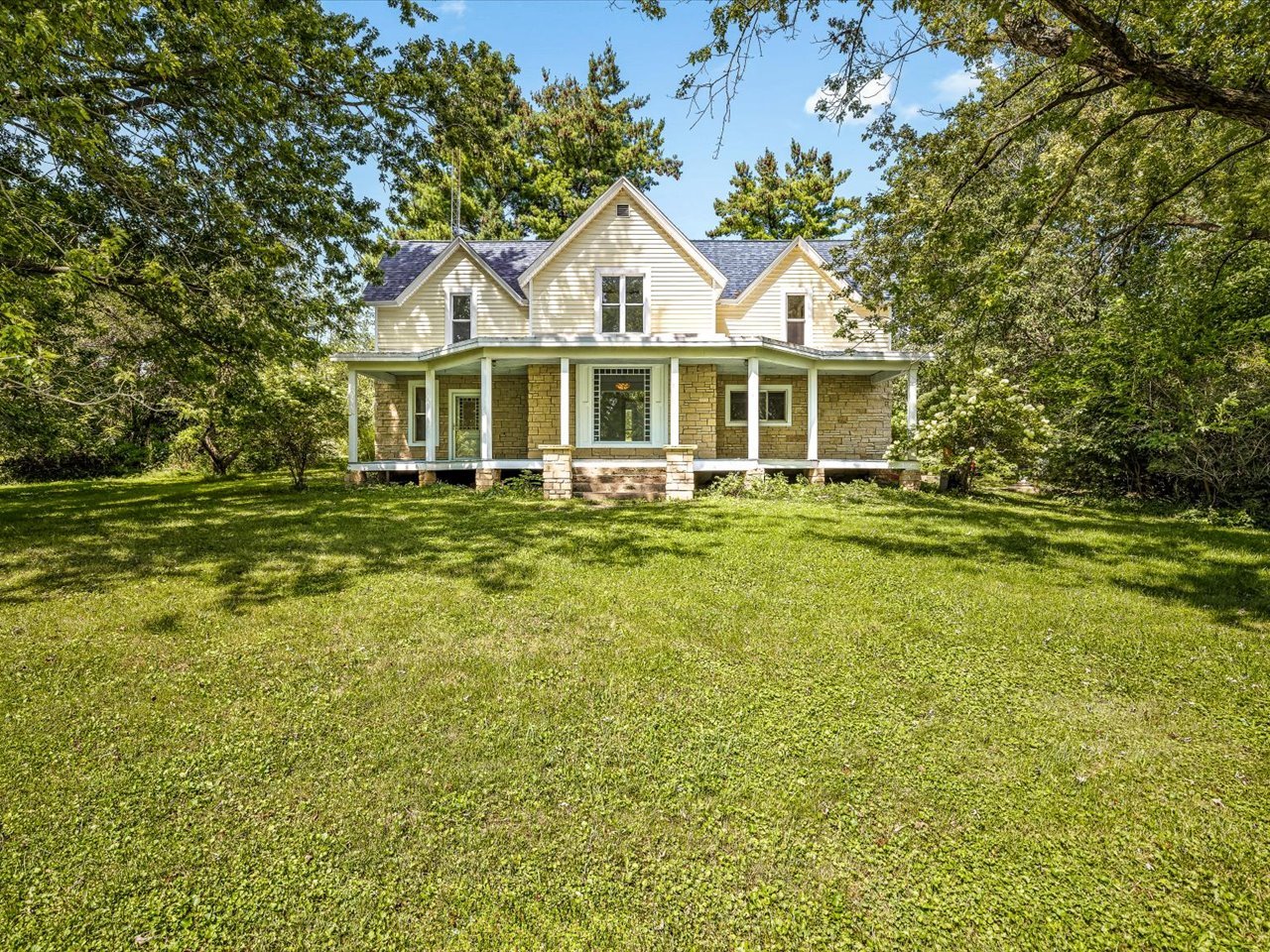 1112 W Saint James Road