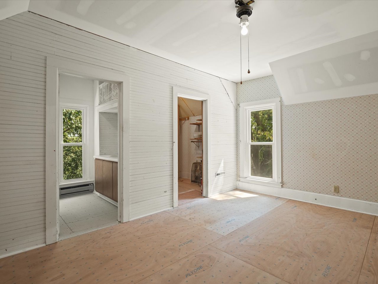 1112 W Saint James Road