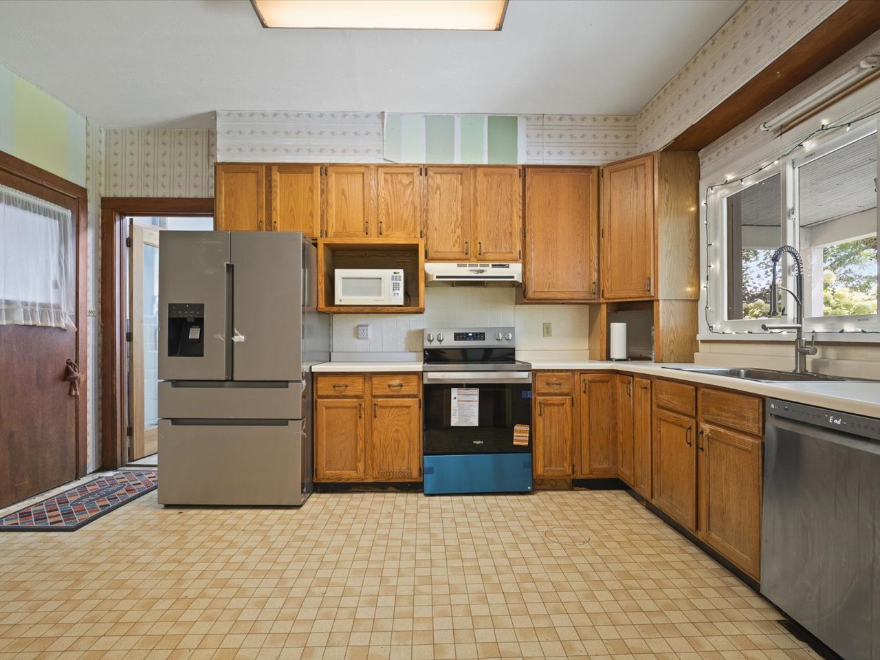 1112 W Saint James Road
