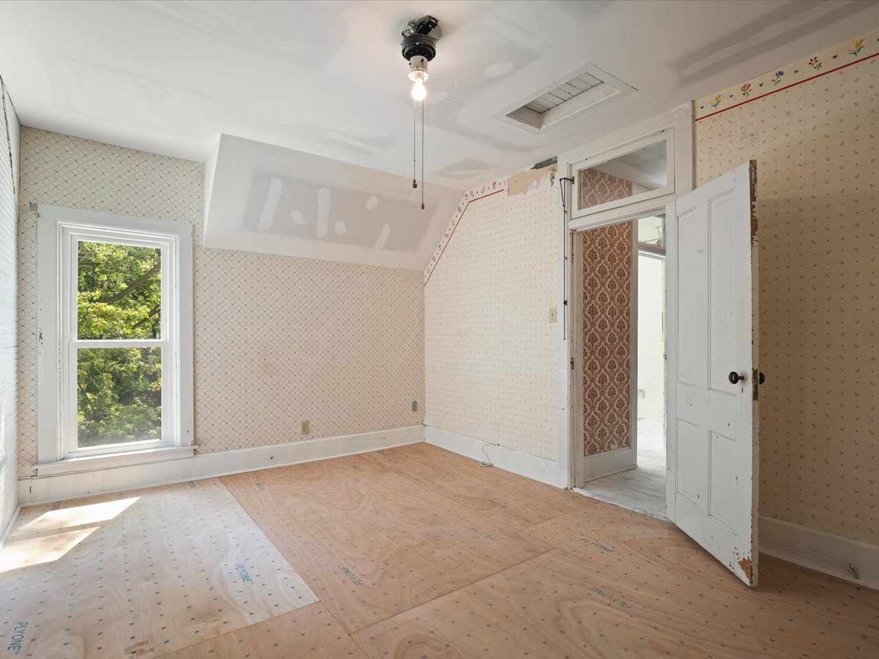 1112 W Saint James Road
