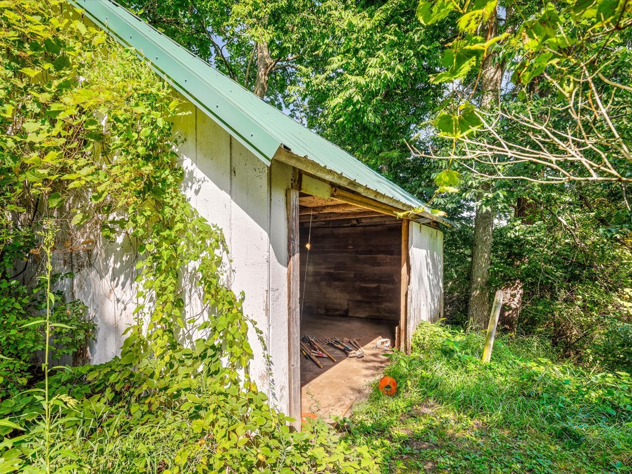 1112 W Saint James Road
