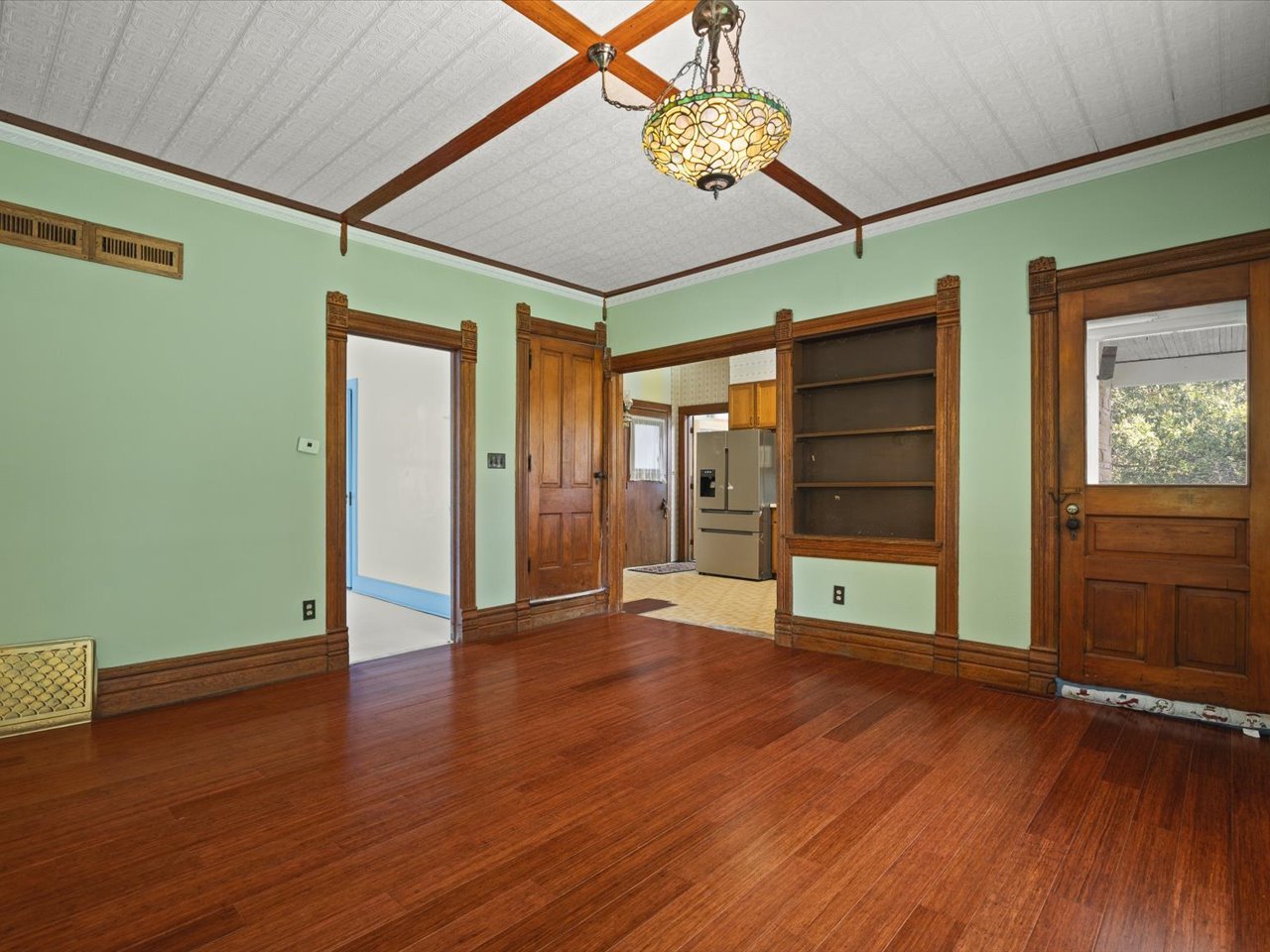 1112 W Saint James Road