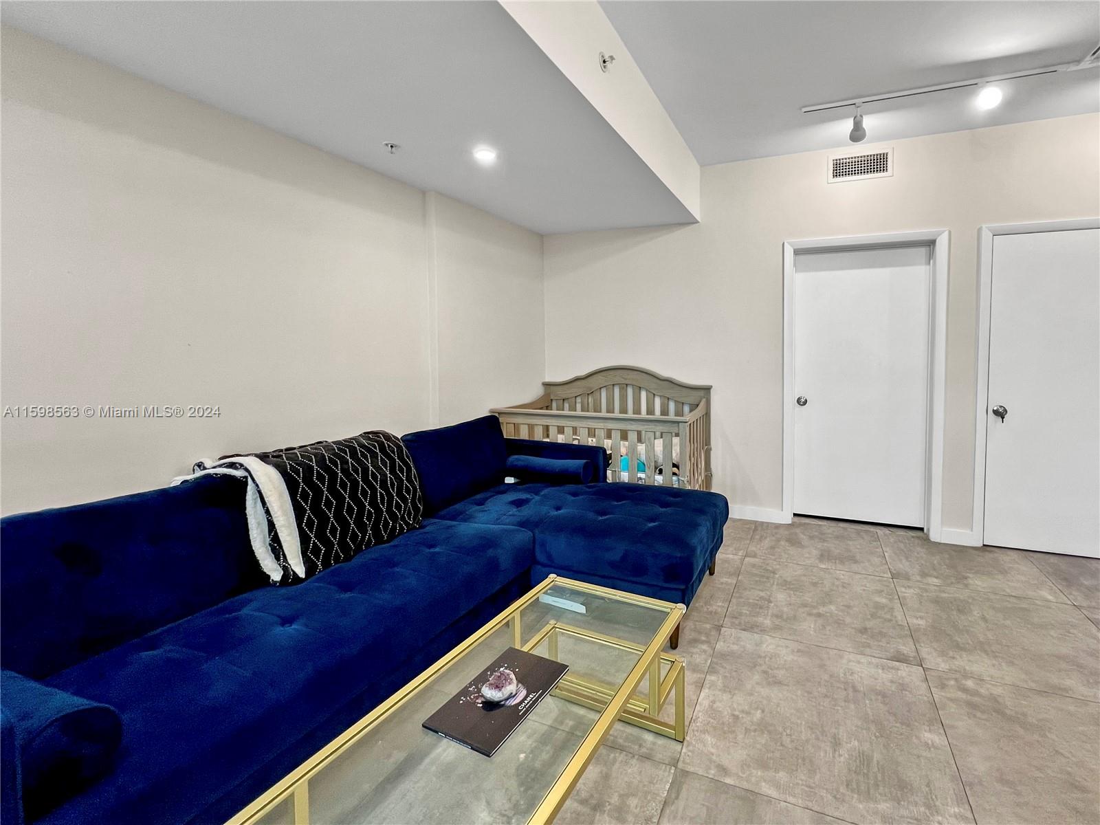 253 NE 2nd St # 411