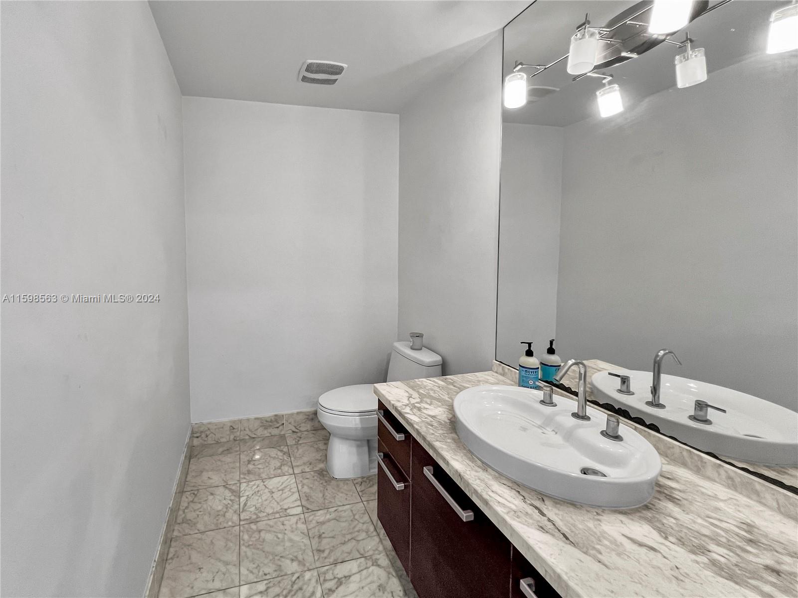 253 NE 2nd St # 411