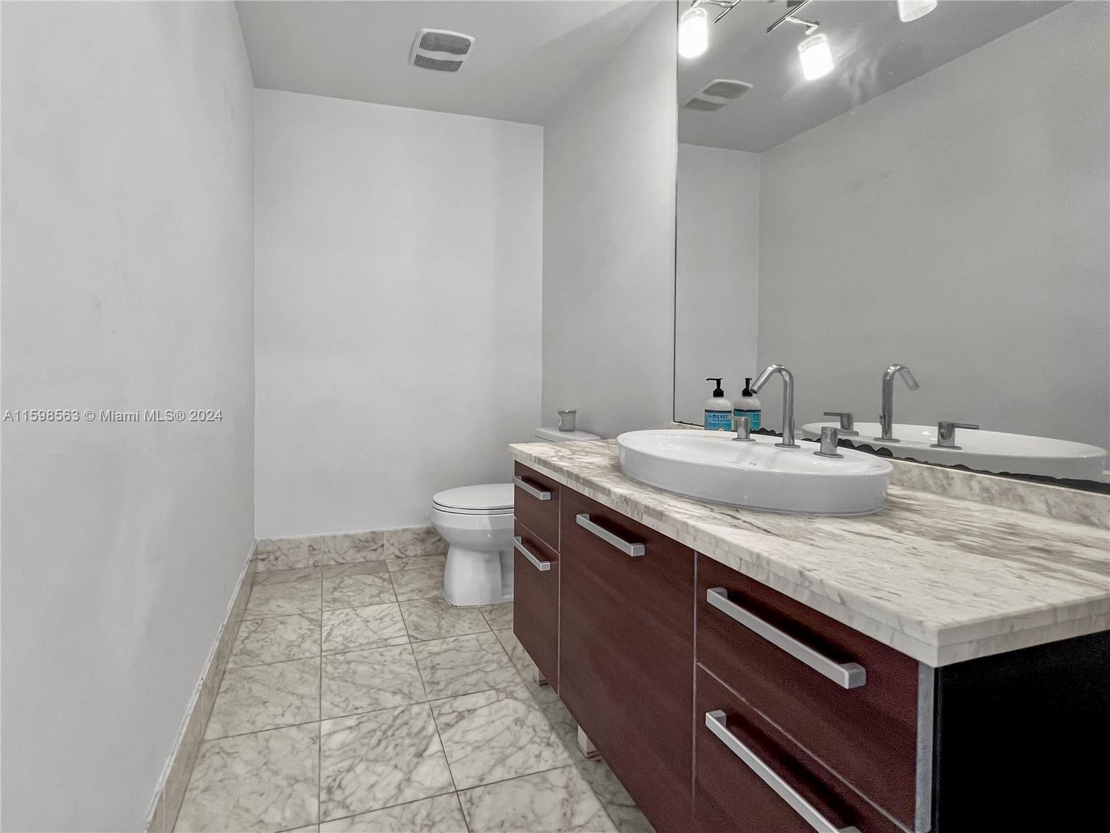 253 NE 2nd St # 411